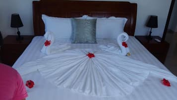 1 bedroom, blackout drapes, iron/ironing board, free WiFi