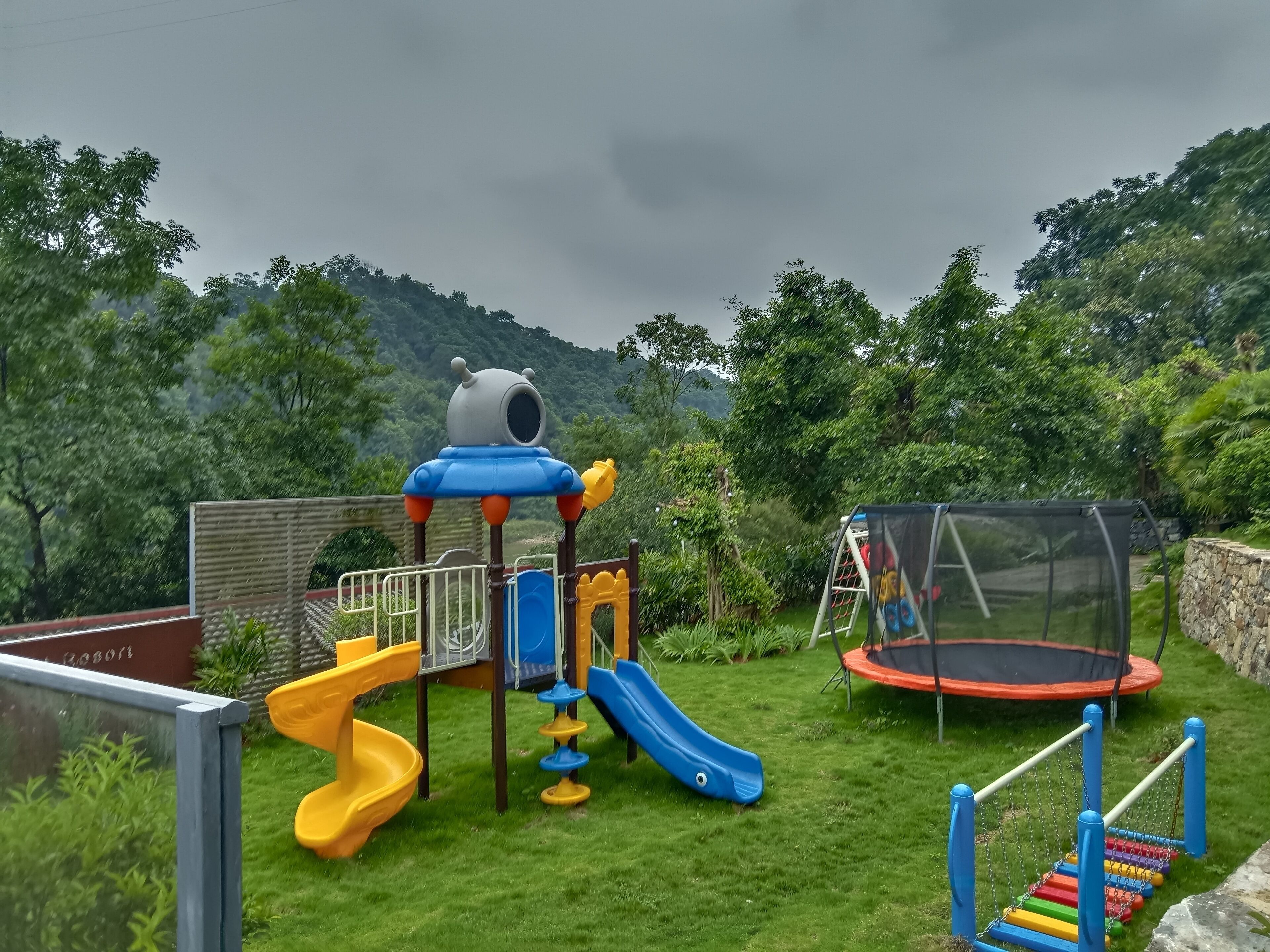 children’s play area – outdoor