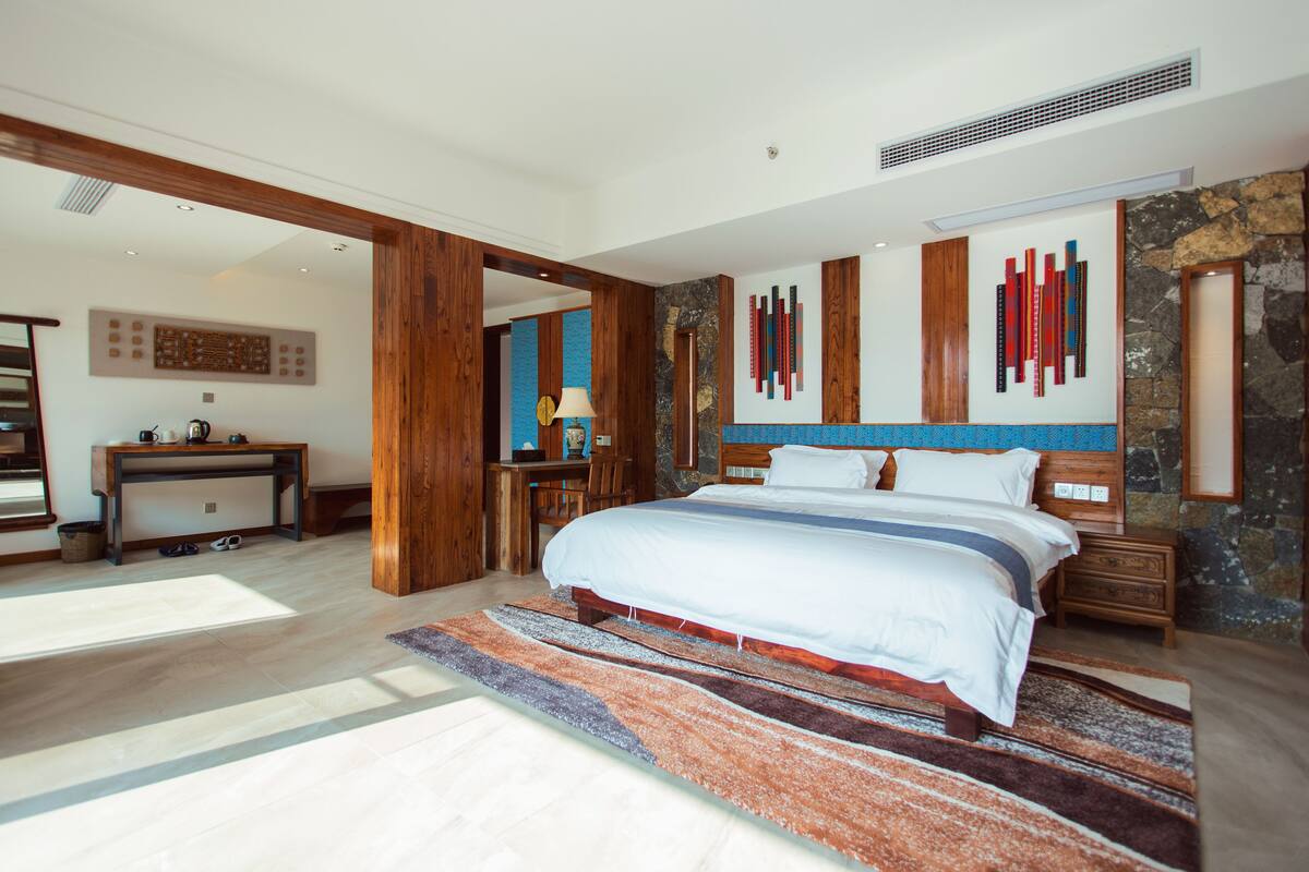 Executive Double Room, 1 King Bed, Non Smoking, River View | In-room safe, desk, laptop workspace, blackout curtains