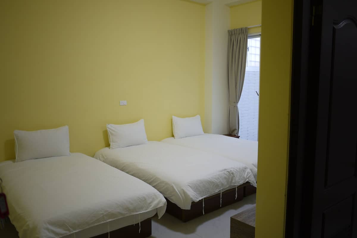 Classic Triple Room, Multiple Beds | Blackout drapes, free WiFi