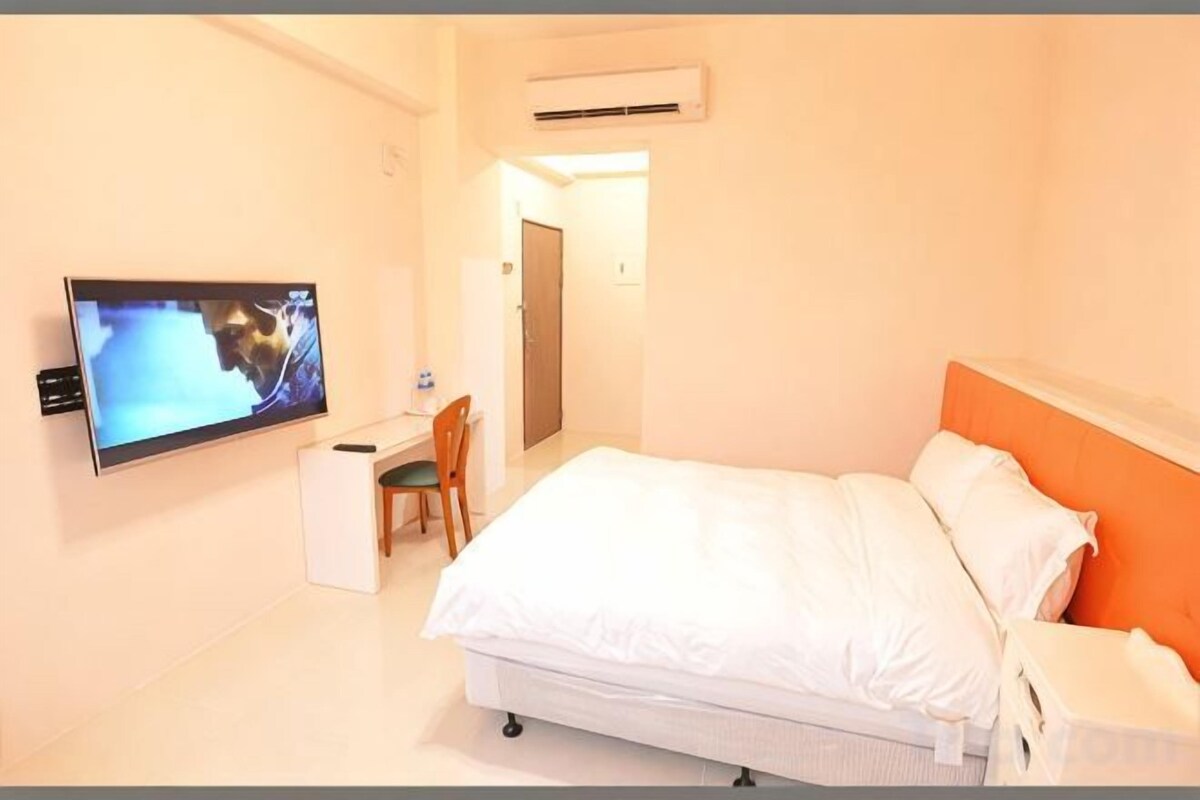 Blackout curtains, free WiFi