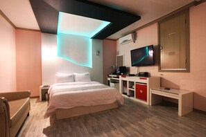 Ropa de cama de alta calidad, escritorio y wifi gratis