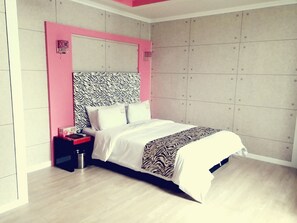 特級客房 | 高級寢具、書桌、免費 Wi-Fi