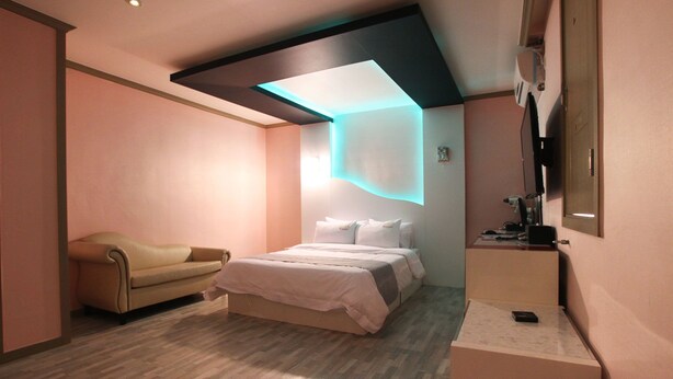 Unclassified image, 1 of 39, button - Chocolate Hotel (Gwangju)