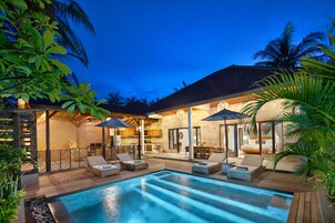 12 piscinas al aire libre