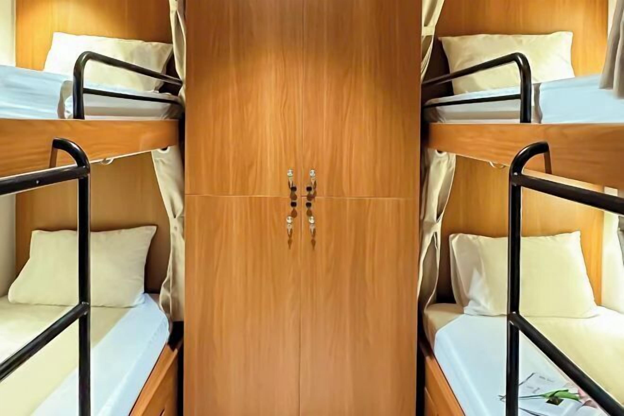 Rideaux occultants, fer et planche à repasser, Wi-Fi gratuit