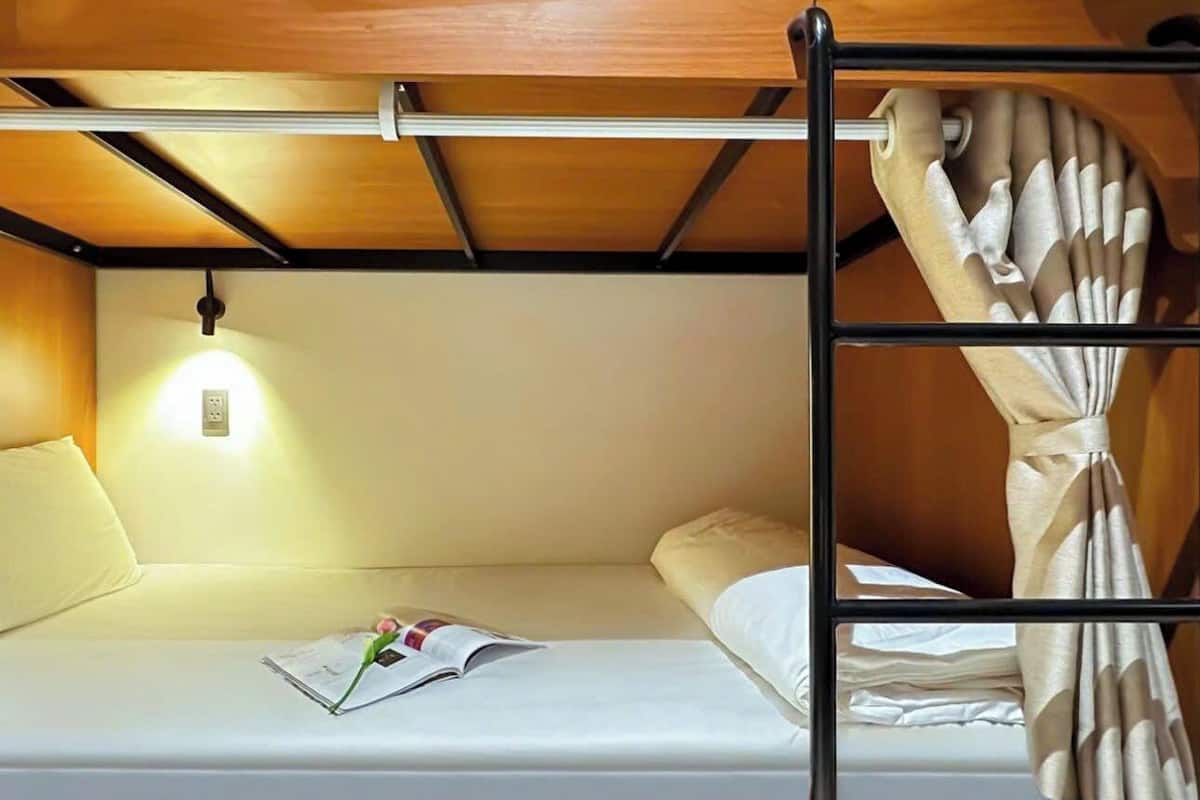 Rideaux occultants, fer et planche à repasser, Wi-Fi gratuit