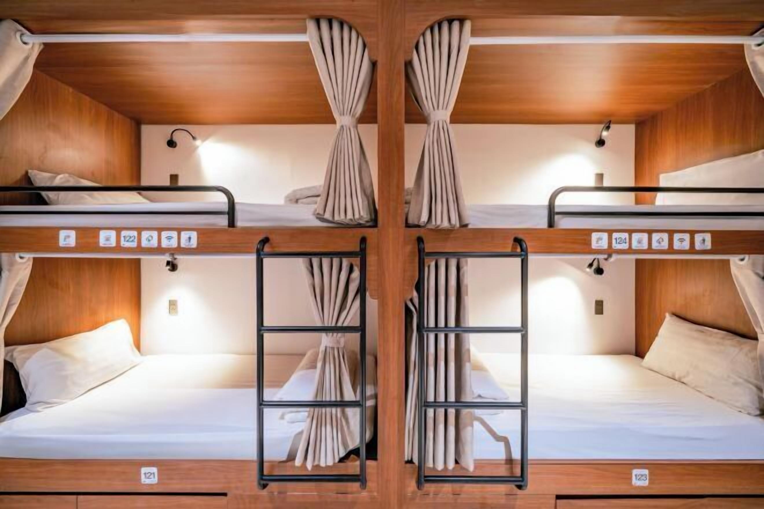 Rideaux occultants, fer et planche à repasser, Wi-Fi gratuit