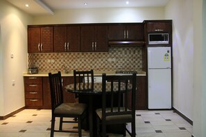 Apartment, 2 Bedrooms | Private kitchen | Electric kettle - Durar Daria Serviced Apartments-Al Malqa 2 (Riyadh)