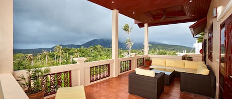 7 Bedroom Pool Villa | Balcon