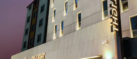 Façade de lâhĂ©bergement - soirĂ©e/nuit