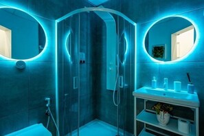 Standard Room, Balcony, City View | Bathroom - B&B Skyhouse Chiaia  (Naples)