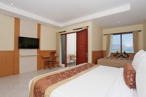 Deluxe Room (Sea View) | 1 bedroom, minibar, desk, blackout drapes