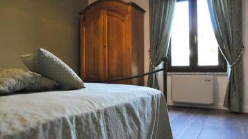 Dobbeltrom | Skrivebord, skrivebord for bærbar PC og strykejern/-brett