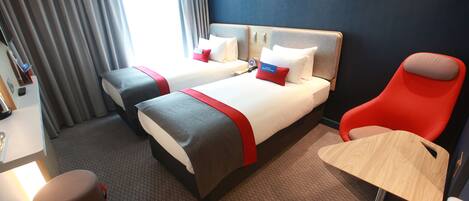 Allergikerbettwaren, Zimmersafe, Schreibtisch, Verdunkelungsvorhänge