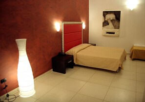 Coffres-forts dans les chambres, bureau, Wi-Fi gratuit, draps fournis