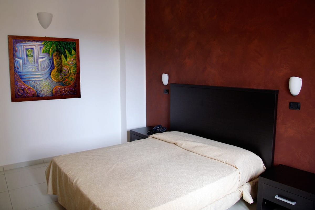 In-room safe, desk, WiFi (free), bed sheets
