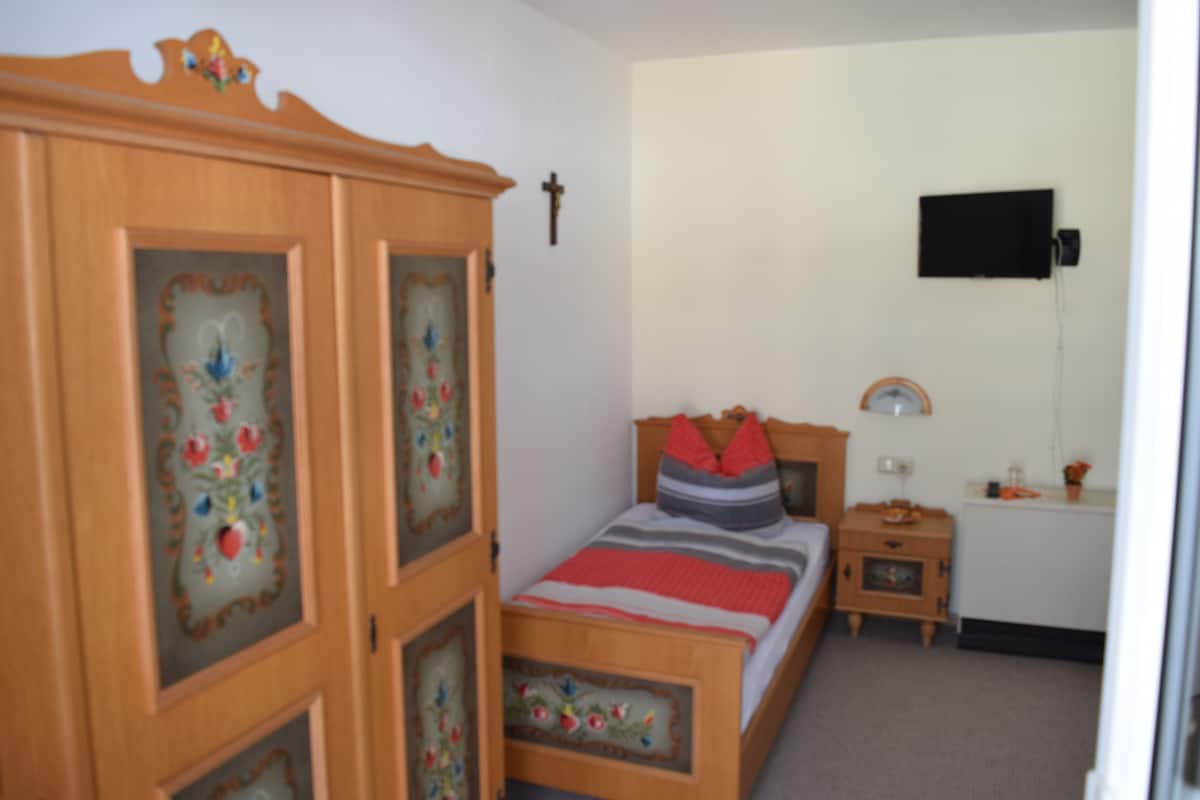 Rollaway beds, free WiFi