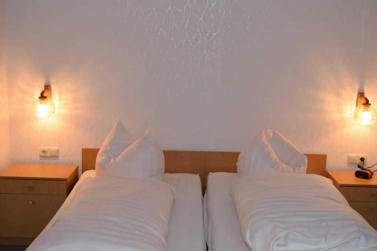 Rollaway beds, free WiFi