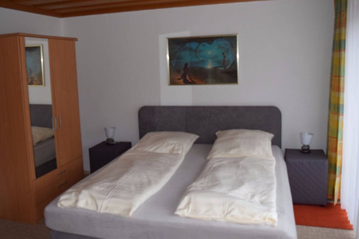 Rollaway beds, free WiFi