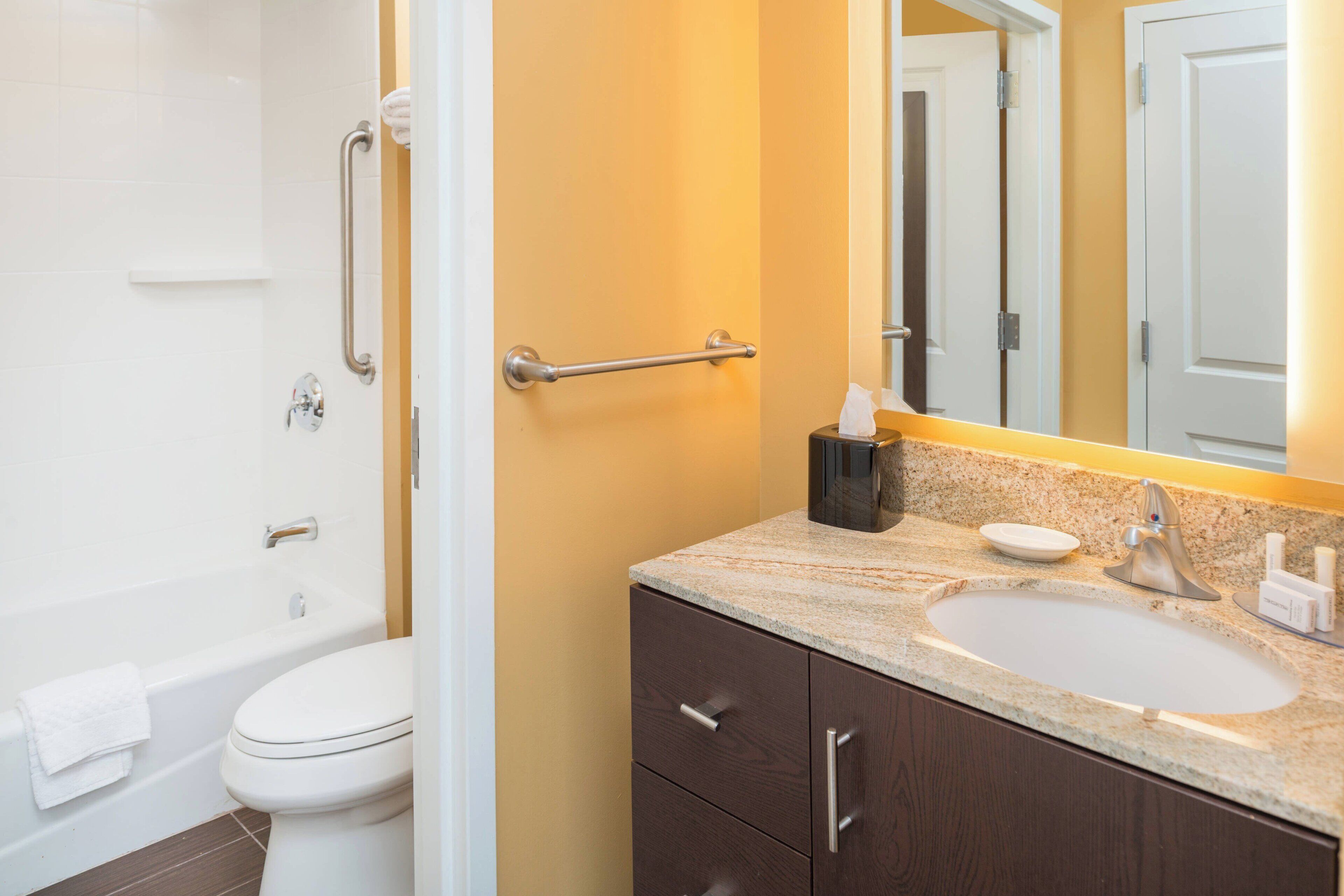 combined shower/bathtub, free toiletries, hair dryer, towels