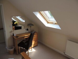 Habitación doble, 1 cama de matrimonio grande | Ropa de cama de alta calidad y decoración individual