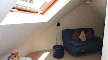 Double Room, 1 King Bed | Living area | Flat-screen TV