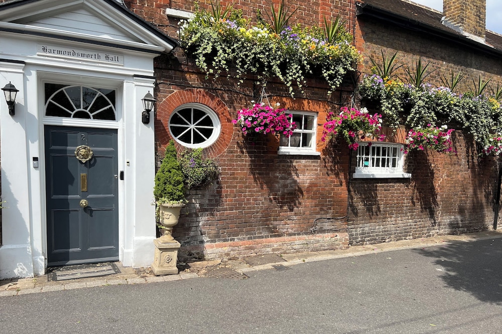 Harmondsworth Hall Guest House Heathrow