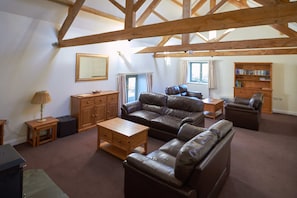 Cottage, 3 Bedrooms | Living area