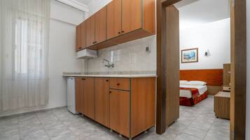 Frigorífico y trona infantil