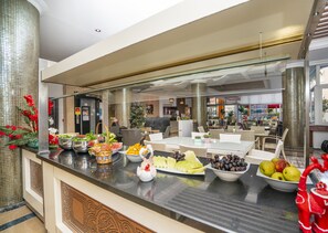 Breakfast, lunch and dinner served - Carmen Suite Hotel (Alanya)
