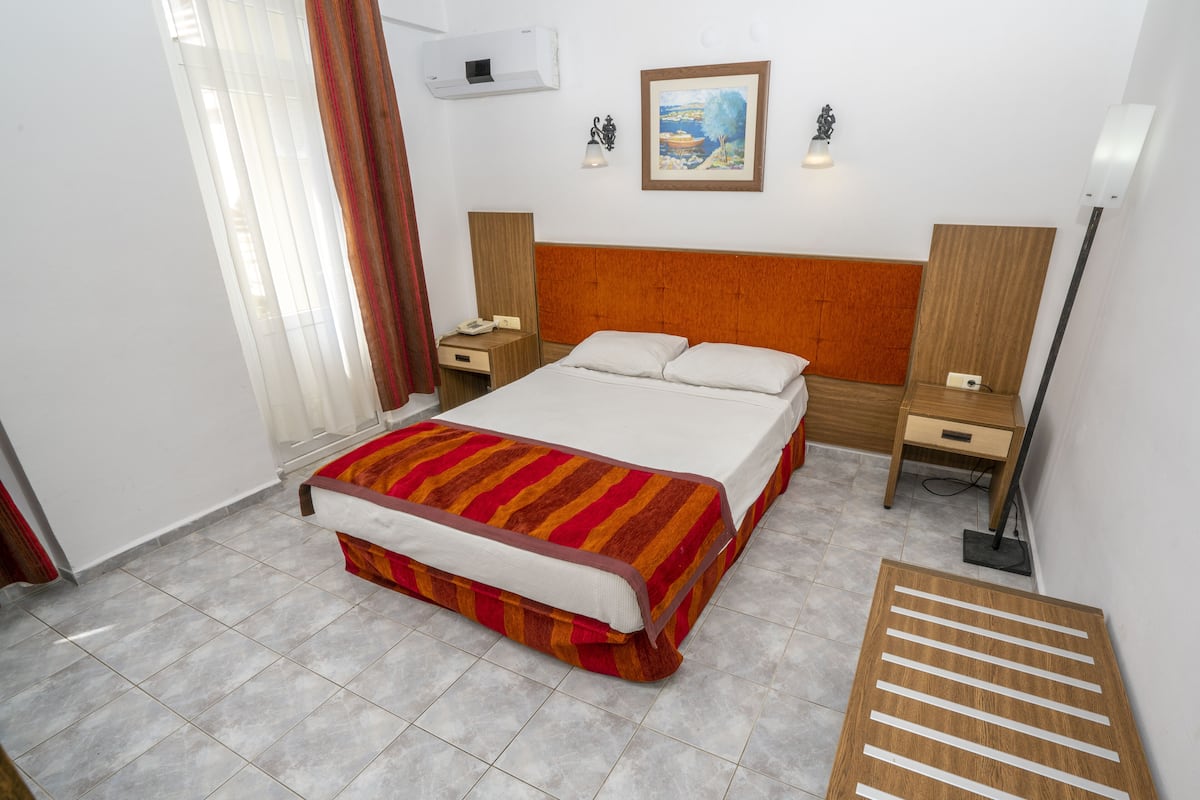 1 bedroom, Egyptian cotton sheets, premium bedding, in-room safe