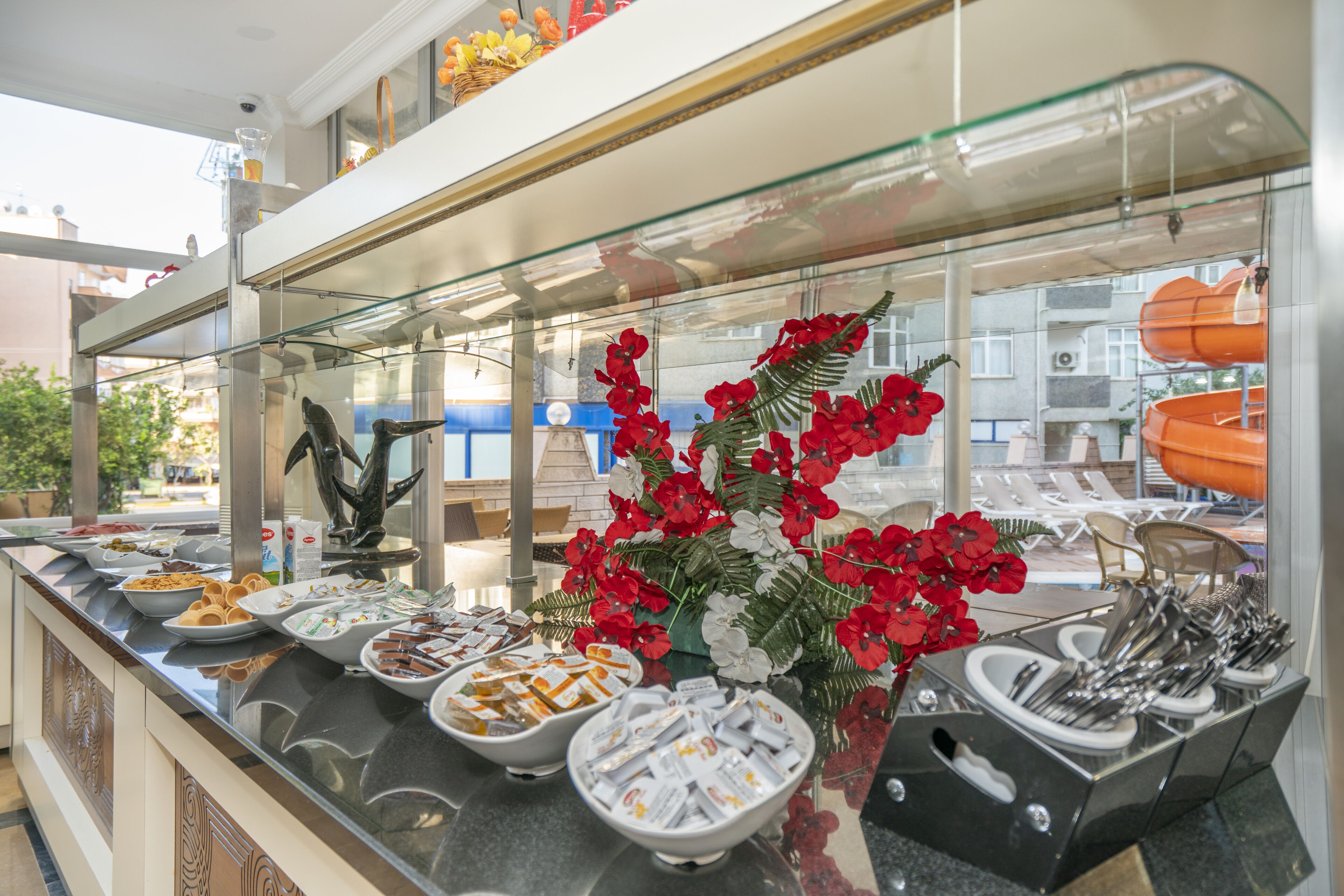 Servizio di colazione, pranzo e cena