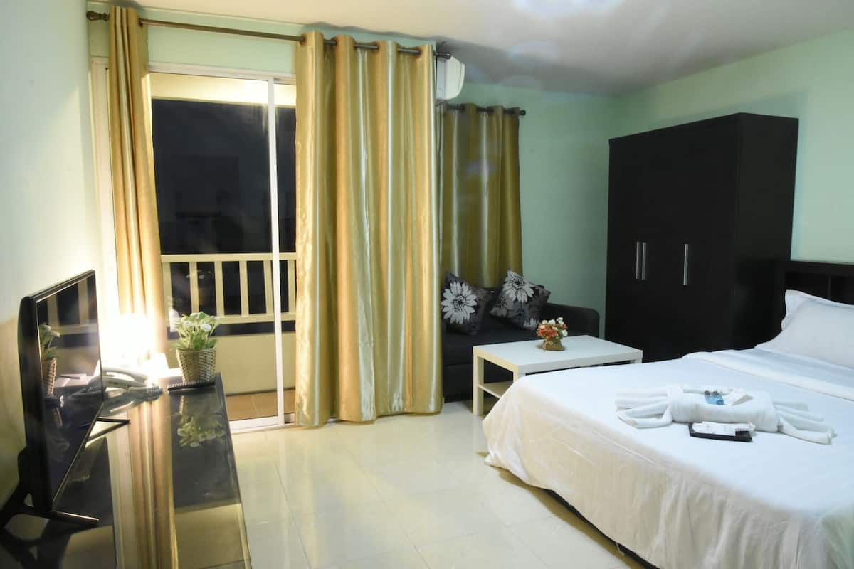 Quarto casal standard | Escrivaninha, cortinas blackout, Wi-Fi de cortesia