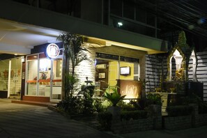 ห้องดีลักซ์ดับเบิล, 1 ห้องนอน | โต๊ะทำงาน, ผ้าม่านกันแสง, Wi-Fi ฟรี