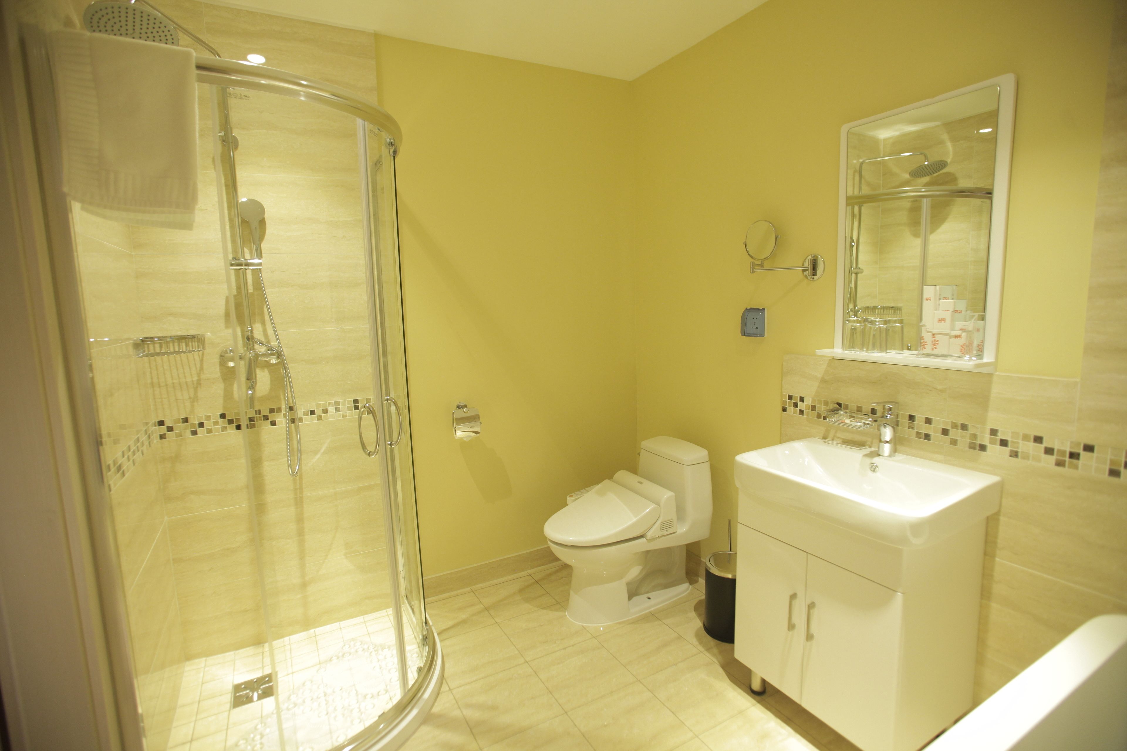 shower, rainfall showerhead, free toiletries, hair dryer