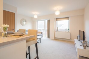 奢華公寓, 1 間臥室, 無障礙 (Skyline House) | 起居區 | 平面電視
