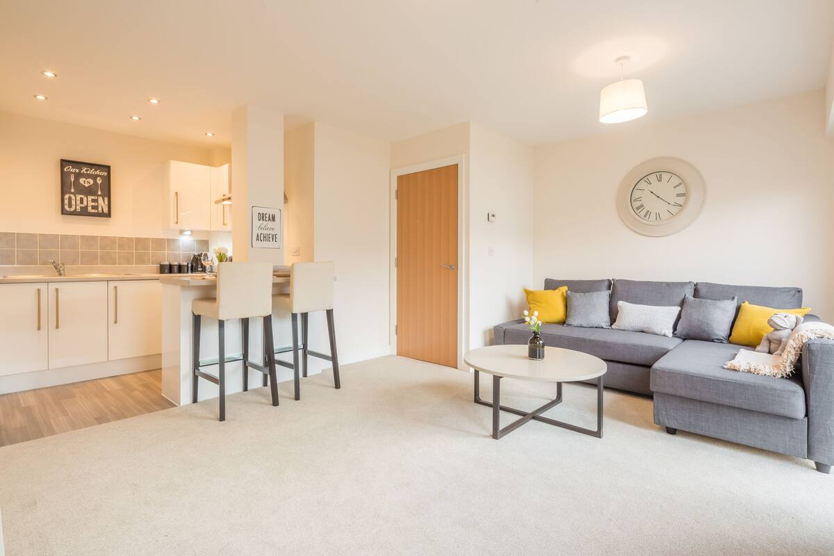 Luxury Apartment, 1 Bedroom, Accessible (Skyline House) | Living area | Flat-screen TV