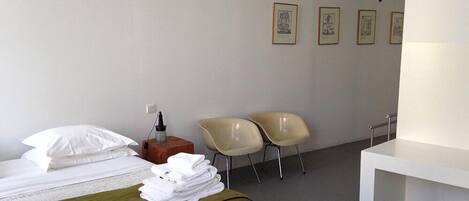 Iron/ironing board, free WiFi, bed sheets