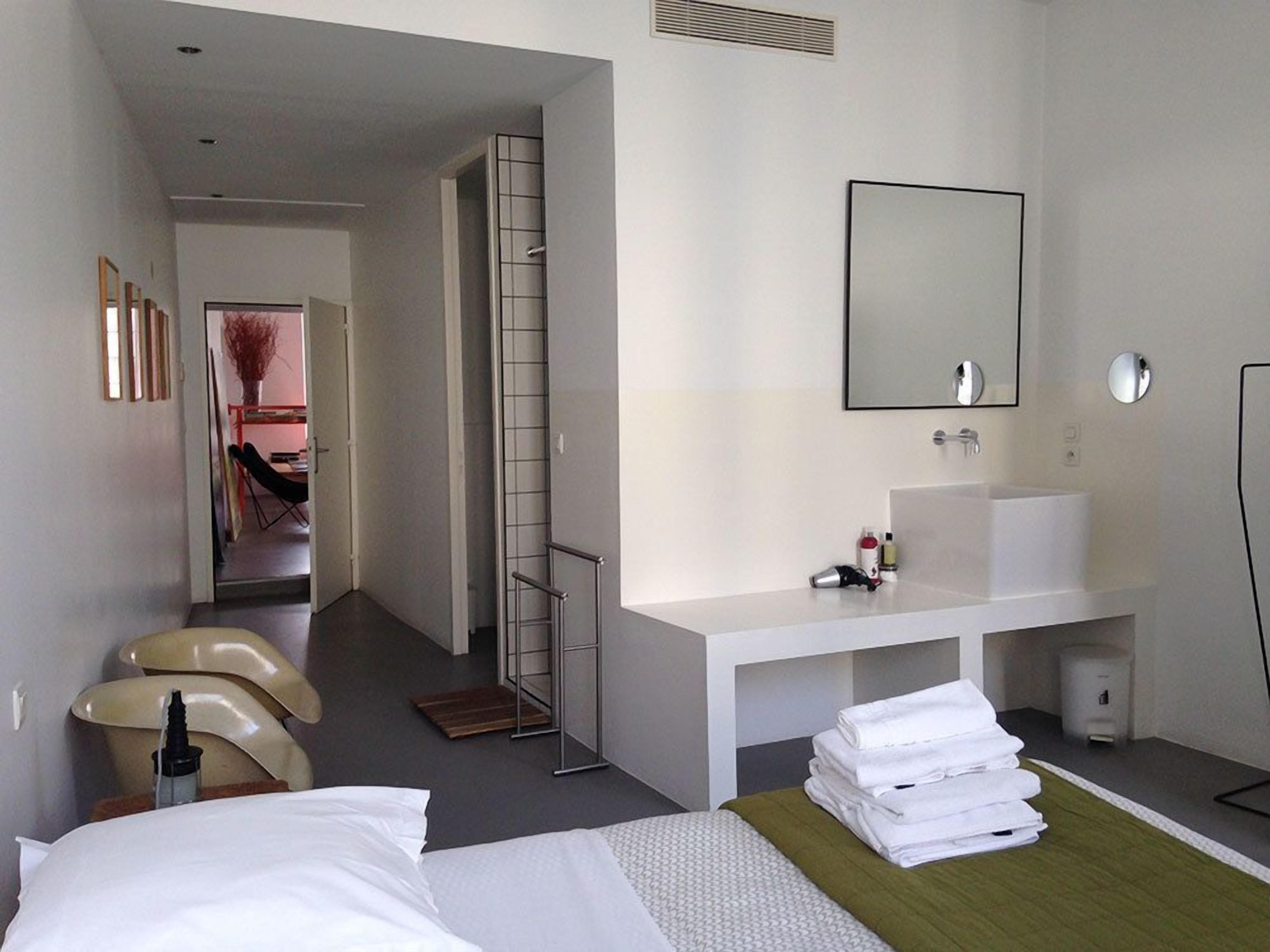 Double Room | Iron/ironing board, free WiFi, bed sheets