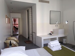 Kahden hengen huone | Silitysrauta/-lauta, ilmainen Wi-Fi, vuodevaatteet