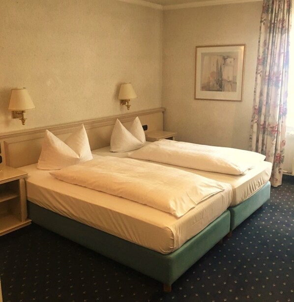 Standard Twin Room | Premium bedding, minibar, in-room safe, desk