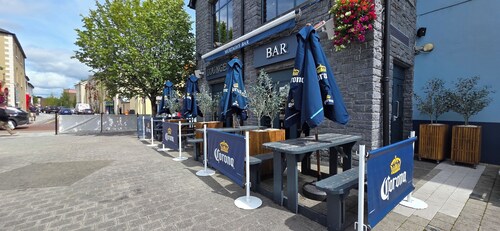 The Courtyard Apartments