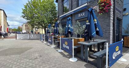 The Courtyard Apartments