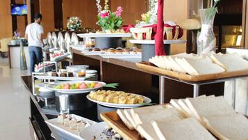 朝食 (ビュッフェ、有料)