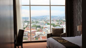 Executive Room | In-room safe, desk, blackout drapes, soundproofing