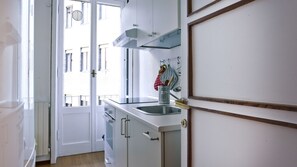 公寓 (1 Bedroom) | 私人廚房 | 雪櫃、微波爐、焗爐、爐具