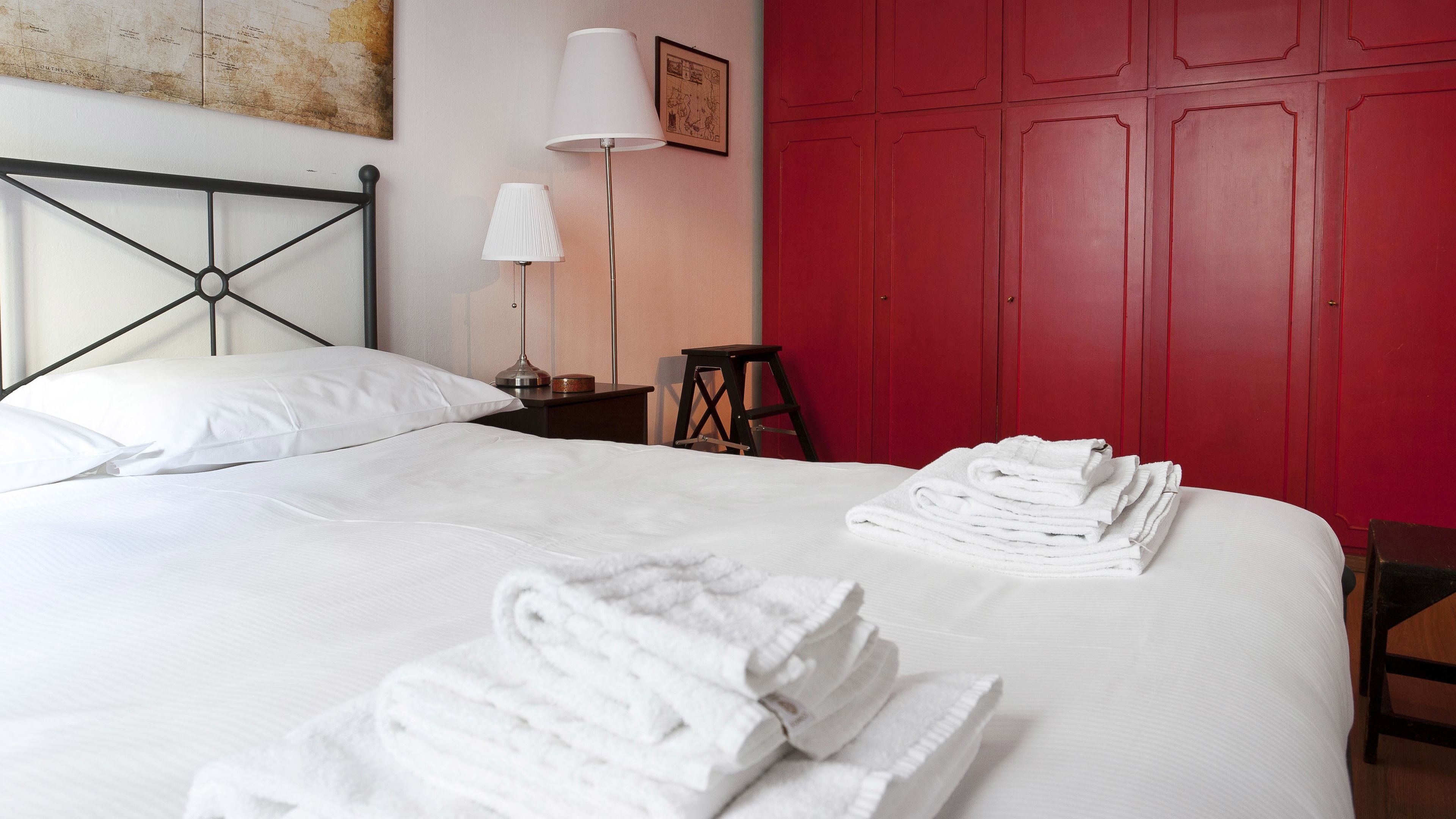 1 habitación y espacio para trabajar con laptop 