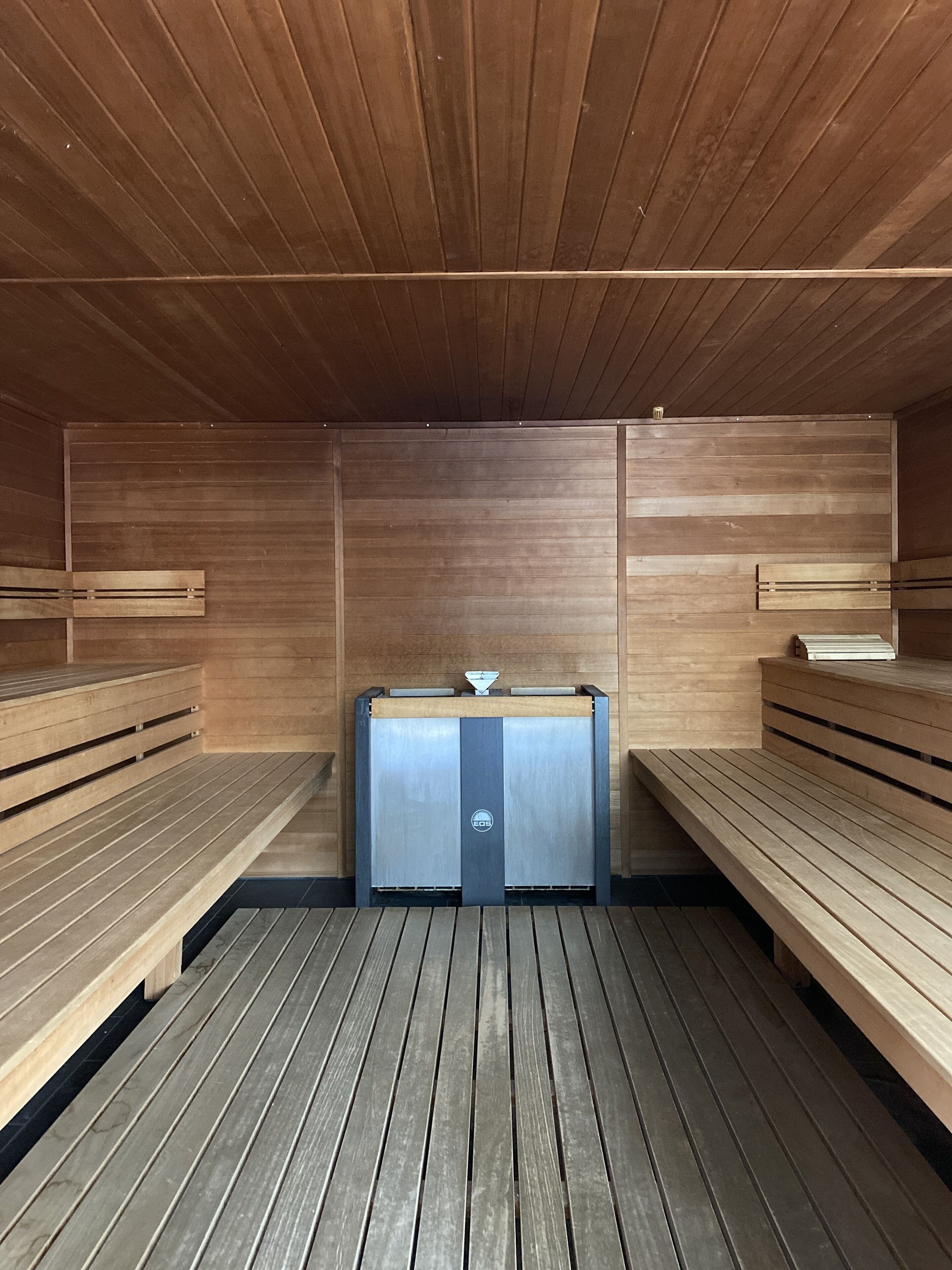 Sauna, hot tub