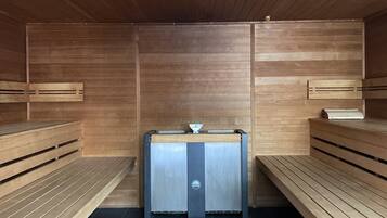 Sauna, hot tub